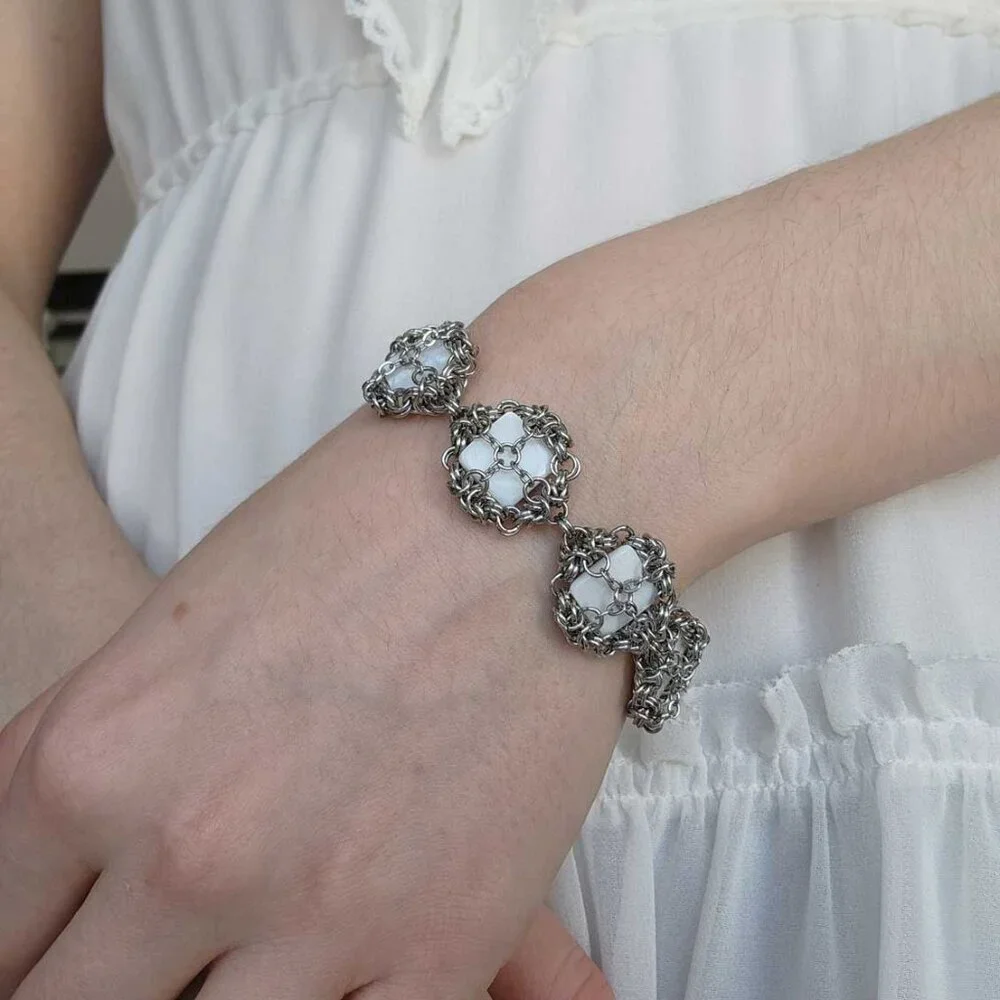 Vintage silver and white mother-of-pearl medieval bracelet - Picture 3 of 13